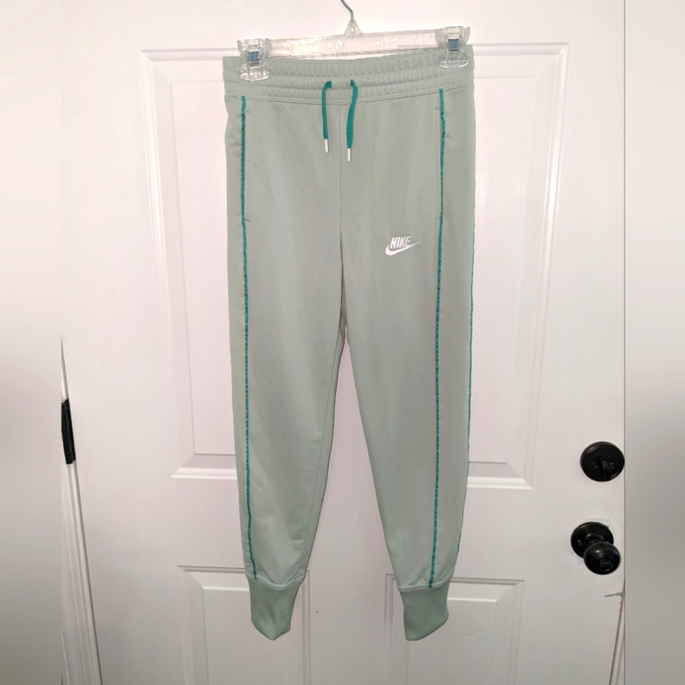 Nike joggers light green Ladies Medium.  Pull on.  Elastic waist.